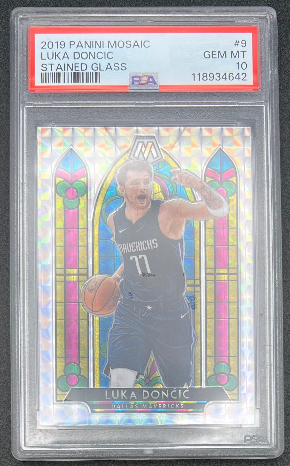 2019 Panini Mosaic Luka Doncic Stained Glass PSA10